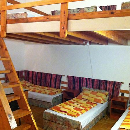 Season Hostel 2 บูดาเปสต์ ภายนอก รูปภาพ