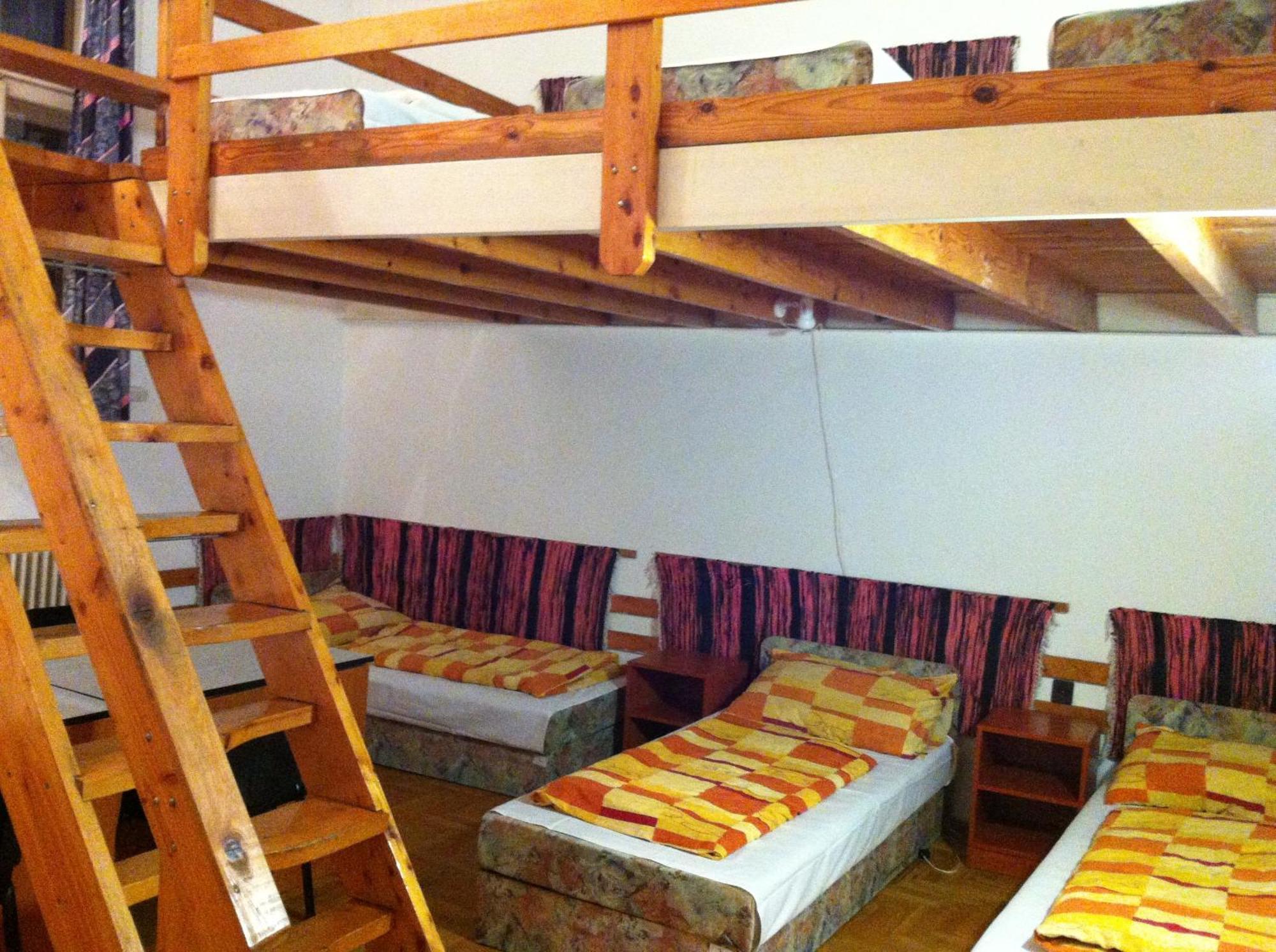 Season Hostel 2 บูดาเปสต์ ภายนอก รูปภาพ