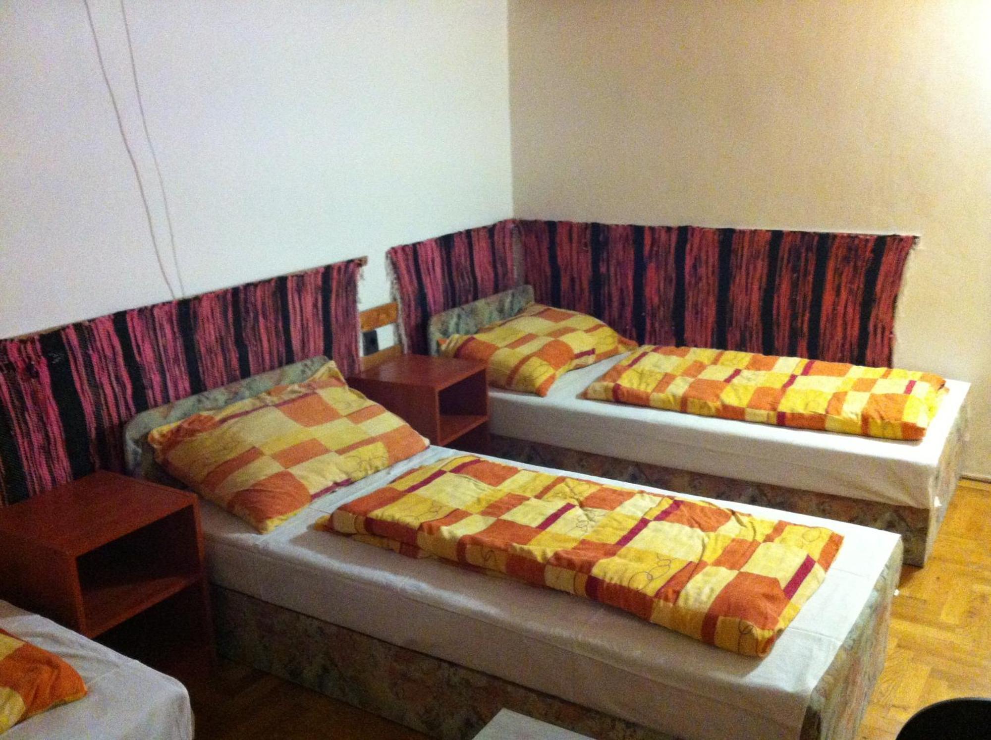 Season Hostel 2 บูดาเปสต์ ภายนอก รูปภาพ